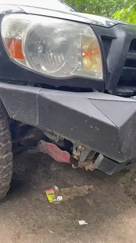 #toyota #toyotaoffroad #4x4 #offroad #4wd #fourwheeldrive #offroading #mud #mudpuddles #muddy #trucks #trucktok #truck #toyotatruck #videography #smoothoperator 
