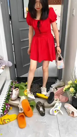 It is really practical to put such a shoe rack at the door. With it, the house becomes clean and tidy, and there will be no more mess#goodthingstoshare❤️ #shoerack 