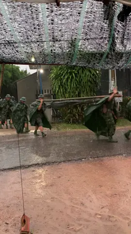 Thương các em, 10 ngày là thời gian ngắn, nhưng các em đã để lại hình ảnh chú bộ đội cụ hồ, khó phai trong lòng người dân nơi này. Cám ơn các em, chúc các em luôn hoàn thành xuất sắc nhiệm vụ…. #bodoivietnam 