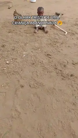 Veja como é triste a realidade desse bebezinho 😞 abandonado como se fosse nada 😢#abandono#crianca #criancasdaafrica #criancaabandonada #tristezaprofunda😭😭😭😭 #igreja #biblia #foryou #tiktok 