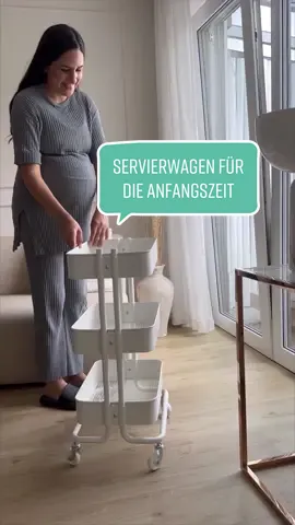 Mein Servierwagen für die Anfangszeit/ Wochenbett  Ich habe rein getan:  Windeln  Pflegecreme für die Mama Massageöl für die Mama Babypuder Schnuller  Socken  Strampler Bodys  Oberteil  Rib- Leggins Mulltücher  Waschlappen Wickelunterlage Schreibt mir gern in den Kommentaren, was ich vergessen habe oder was ihr noch in den Servierwagen reintuen würdet .🙂 #ikeahack #hacks #wochenbett #babysachen #DIY #schwanger #schwangerschaft #schwanger2023 #wochenbettzeit #viral #fyp 