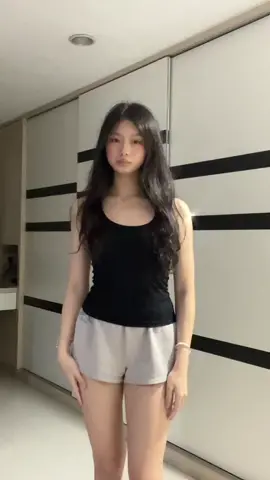 🧍🏻‍♀️