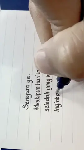 mungkin hari esok lebih baik.. senyumlah hari untuk hari ini😊 #tersenyum #smile #quotestory #tulisantangan 