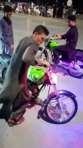 lucu parah!! orang India geber motor pakek pantat pakek kaki gokil seru !!! #lucuparah #gasmotor #gokillllabizzzz🤣🤣🤣🤣🤣 #terlucu #terparah #gokil #palingseru #seru  #gokilseru #videoviral #fypシ゚viral #peridapan 