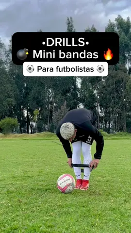 Ejercicios con mini banda para futbolistas🔝⚽️   • • • • • #Soccer #futbolista #soccertiktok #soccertraining #drills #football #gymsoccer #soccerdrills #motivation #futbol 