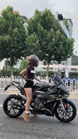 mê🥰#bmw #s1000rr #girlbiker #motorcycle #xuhuong #fyp 
