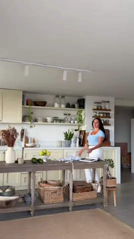 Light shrimps and avocado salad✨ #salad #healthy #healthylifestyle #homedecor #kitchendesign #tiktok #homedesign #avocado #shrimps #contentcreator 