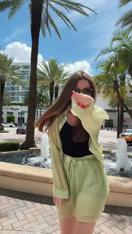 dancing in Miami 🌴 #miamibeach #miami #florida #dancing #BarbieMovie #dualipa #Summer #dancers #dancer #dancerlife #barbie #usa 