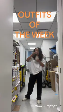 It was hectic this week at work so we only got 3 outfits 🤭✨
