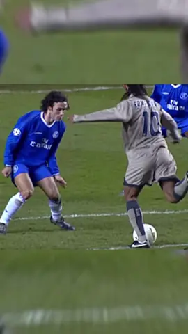 Ronaldinho Goal vs Chelsea 2005 in the champions league #ronaldinho #brazil #chelsea #championsleague #chip