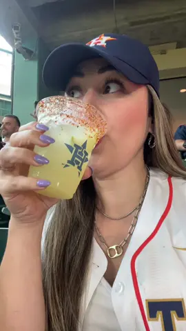 Gastados y paseados 😜🧡 #parati #fyp #houstontx #minutemaid #paratiii 