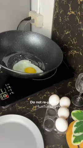 Super affordable NON STICK PAN for only 219 pesos. Pwede pa sa induction cooker. 💛 #wokpan #nonstickpans #nonstick #fyp 