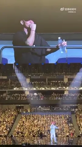 เป็นอะไรที่ดีต่อใจมากกที่พวกเขายังรักและชับพอร์ตกันแบบนี้ถ้าเฮียอยู่เฮียก็คงมาด้วยกันคิดถืงมากกก🐼🦌#luhan鹿晗 #ztao黄子韬 #exoot12forever #tiktokสายkpop🇰🇷🇨🇳 #ดันขื้นฟีดที 