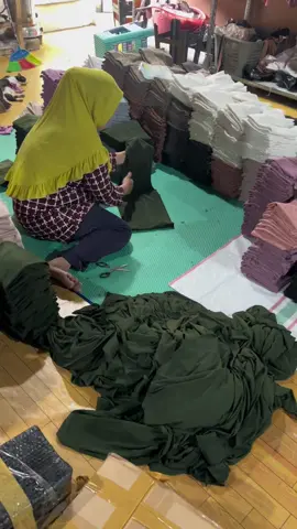 Spesialis konveksi hijab #konveksihijab #konveksi #customhijab #kerudungjersey 