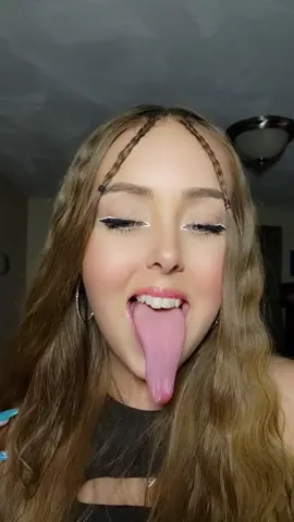 long tongue check #longtongue #tongue #tonguetok #tonguechallenge #longtonguevillains #venom 