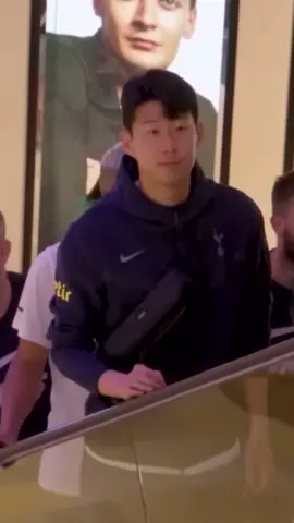 Sonny’s reaction to the fans screaming 😭😂 #sonheungmin #heungminson #fyp #trending #explore #viral #richarlison 