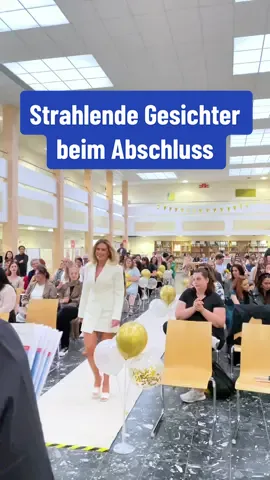 Whooo!🥳Ihr habt es geschafft!🤩 Herzlichen Glückwunsch an die Absolventinnen und Absolventen, die in diesem Monat ihre Examens- oder Anerkennungsurkunden in der Pflege erhalten haben!🙌🏼 39 Auszubildende der UKSH Akademie aus Kiel und Lübeck haben erfolgreich ihre Ausbildung zur Pflegefachfrau oder zum Pflegefachmann abgeschlossen.🎉Gemeinsam mit ihnen feiern 20 Kolleginnen und Kollegen als Brasilien, Kolumbien, Philippinen und aus der Ukraine, die erfolgreich die Anerkennungskurse unseres Programmes „Pflege International“ absolviert haben.  #wirsind stolz auf Euch!💙🤗 #uksh #ukshkiel #ukshlübeck #kiel #lübeck #ukshakademie #pflegeausbildung #arbeiteninderpflege #pflegekräfte #wirsind