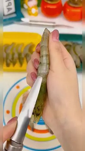 Multi-functional three-in-one stainless steel de-shrimp cutter, very convenient for peeling prawns, opening intestines and removing fish scales #shrimppeeler #shrimpthreadremovalknife #kitchengoodthings #shrimpthreadknife #goodthing #fyp 