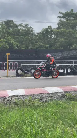 #fyp #balapmotor #balapmotorindonesia #roadraceindonesia #sirkuitjr103 #balap #motorbalap #race #balapan #roadrace #srkuit #bebek2tak #2strokeindonesia #jastiputraracingteam #timikapapua #125z #125zr #ub130 #underbone #underbone2tak #racing  #jrscuprace2023 #23yp 