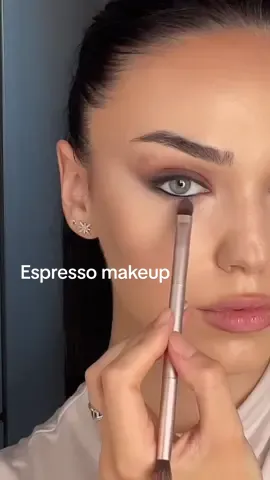 Espresso makeup ☕️🫶🏻 insta: denisa.bica #espressomakeup #espressomakeuplook 