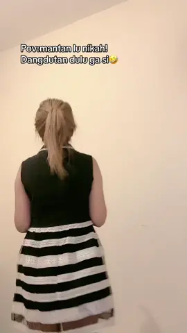 Enak musiknya tlng😭#dangdut #dangduttiktok #goyangsantai #TeamCentury12 #goyangsantuy 