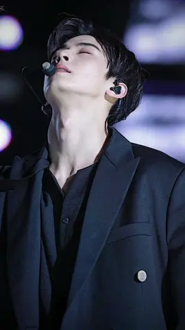 abang satu ini emng selalu bikin jatuh cinta 😻🙌🏻 #chaeunwoo #eunwooedit #4u #fypシ #leedongminastro #jj #konser #eunwoo 