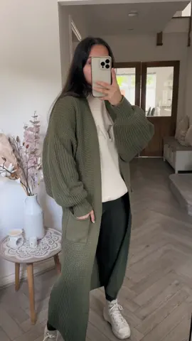 Our baggy balloon sleeve cardigans are the orrfect addition to your autumn fit 😍 #balloonsleevecardigan #cardigan #viralcardigan #tiktokmademebuyit 