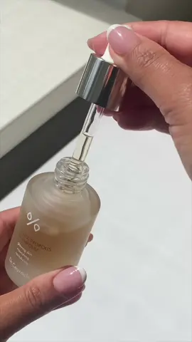 Oh hi honey-like glowing skin!👋🏻🍯✨ #drceuracle #drceuracleampoule #ampoule #koreanskincare #koreanampoule #ampouleserum #crceuracle #healthyskin #glowyskin 