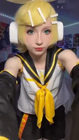 Dance but slow cause it was 85° in my room | #rinkagamine #rinkagaminecosplay #vocaloid #vocaloidcosplay 