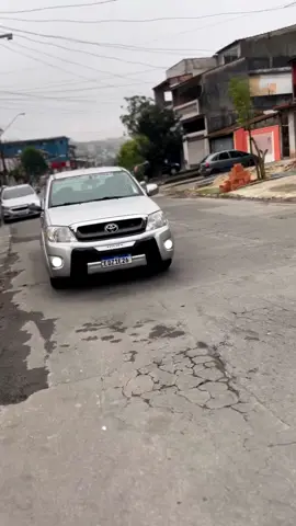Aquele rolê de domingão!   #fixa #hilux #aro22 #rebaixados #low #lowcars #eacena_midia🔰 #brasil #instagram #raspandos #derrubados #socado #roubaacena #baixos #diaadianarodagem #somautomotivo #grave #graveestranho #somnaveia#fixadiaadia #bruta #4x4