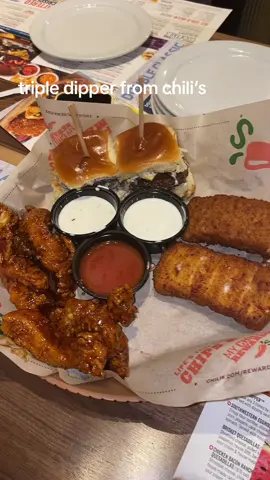 @Chili’s Grill & Bar tripple dipper 😍😍 the fried mozzarella was actually top tier 😭 it was so good 🫶🏻🫶🏻🫶🏻 #chilisbarandgrill #friedmozzarella #chickentenders #chickencrispers #sliders #burger #cheeseburger #eatwithme #crunchy #asmrfood #asmreating #eatingsounds #mukbang 