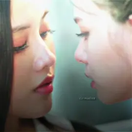 Elle est si obsédée par ses lèvres 🤭| #wifes #fyp #foryoupage #fy #viral #alightmotion_edit #alightmotion #foryou #wlw #glseries🌈 #glseries #gl #gapyuritheseries #gapyuri #monsamedit #monsam #khunsammon 