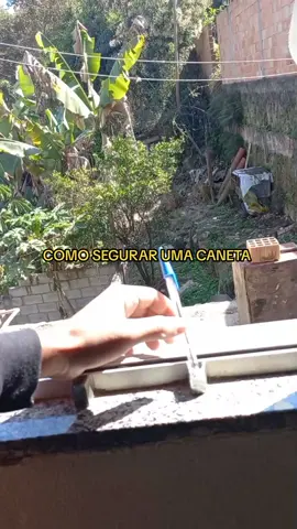 como segura uma caneta  #Tutorialdevida #tutorialfacil #tutorial #fyppppppppppppppppppppppp #canetaazul #aleatorio #tutoriais 