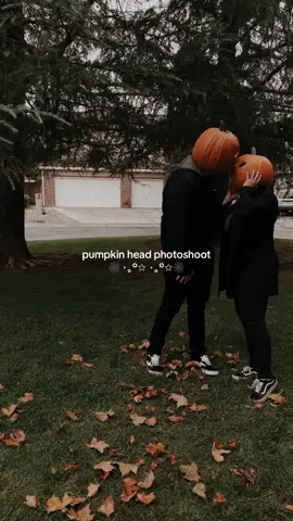 throwback to october 2021 when we did the pumpkin head trend 🎃🧡🖤  #pumpkinheadphotoshoot #pumpkinheadtrend #pumpkinheadchallenge #pumpkinheads #halloween #halloweenphotoshoot #fallseason #fallaesthetic #fallaesthetics🍁 #autumnaesthetic #autumnvibes #cozytok #cozyvibesaesthetic #cozyaesthetic 