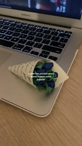 but i still do it 😭 #fyp #papercraft #paper #flowers #bouquet 