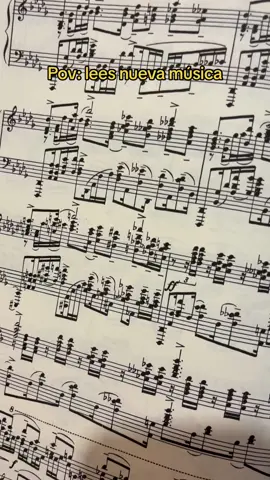Alguien: Leer música no es tan dificil…  *las partituras*: 😵‍💫 Idea original: @piano 🛐 🤝 #humor #piano #partituras #rachmaninoff #beethoven #classicalmusic #notasmusicales #fyp #pianista #musico #musica 