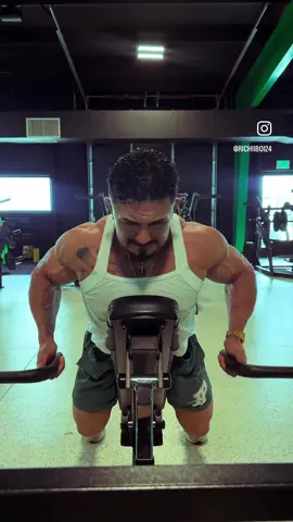 ⚡️⚡️  #GymTok #bodybuilding #workout #fitnessmotivation #classicphysique #diet #gymmotivation #diet #explorepage #motivation 