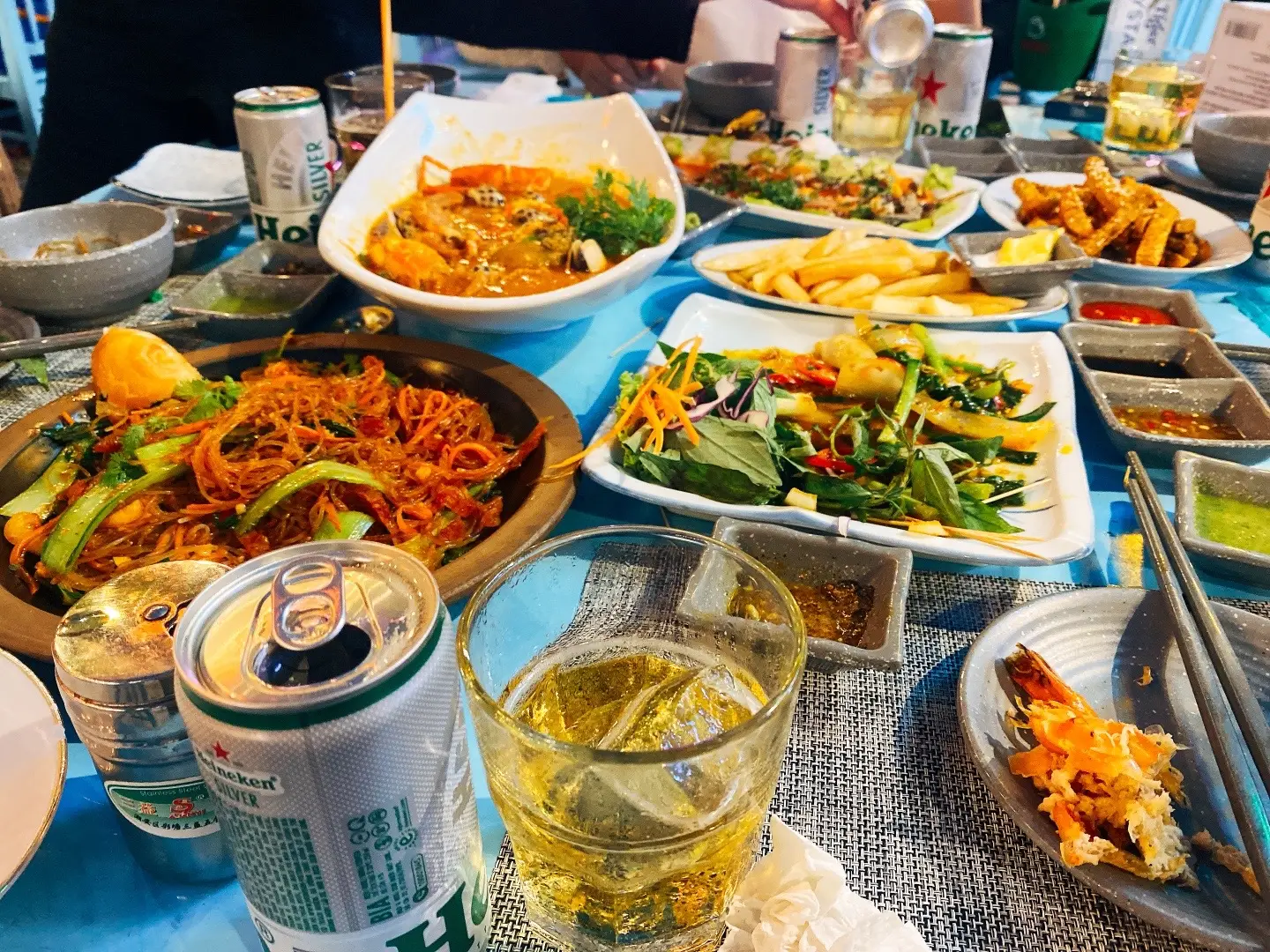 Nhiều khi nhậu một mình lại vui 😊