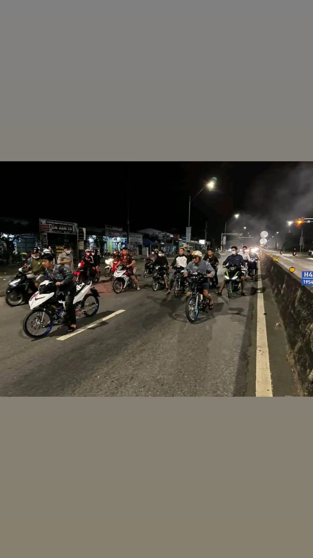 đua xe quốc lộ 1A 5 giờ sáng