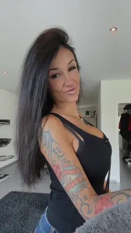 Seht ihr das auch so?🤣 #kontrolle #verlieren #lkw #girl #humor #funny #comedy #zweideutig #justmeli #fyp 