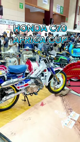 Ini jentera antara yang special di hati kapcaimalaya di #artofspeedmy 2023 sebab memang kemas dan rare sangat siot. Build by : s_k_a_t_e_c_t_u_r_e aka skate - Architecture Paint job & decal : @Rocketeer Custom Art  Africa twin cub,1 di dunia 🔥🔥🔥 #kapcaimalaya #doplohtiga #doplohtigaspace #artofspeed2023 #c70 #c70classic #c70malaysia #c50 #hondac70 #Honda C70 🤗 