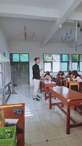 guru PJOK ngajar di kelas #fypシ゚viral #guru #gurupenjas #gurupjok #guruniki #nikiguru #kurikulummerdeka #smk #sma  #CapCut 