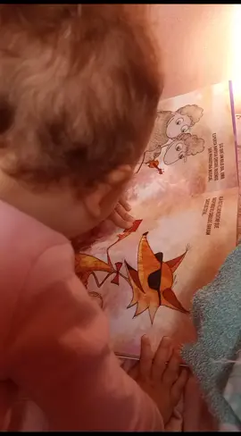 minha filha lendo livro #criança  #deus 