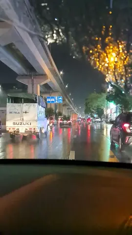 Hà Nội trời mưa lúc đêm#hànội #sinhvienlaotaivietnam🇱🇦🇻🇳 