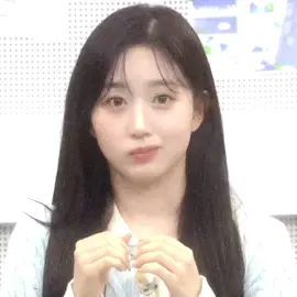 HER HEARTWARMING SMILE AND LAUGH | THIS IS THE PERSON YALL ARE HATING ON???!!,!???!!? She doesnt deserve all the hate shes getting lately. I cant imagine how sad she would be when she sees this hate thingys, but i think she already saw it bc shes always on social media and safari. HOW DARE YALL. I can write a longer text how a great leader she is than my whole life. Shes so generous, pretty, adorable, sweet, generous… hurting such a precious person…. I hate yall. U guys dont know how a comforting person she is, even if she doesn’t know hiw to comfort people, shes still trying her best.  And saying that she doesn’t care about lily is so misunderstanding. Yall dont even know them. Haewon wrote a little letter in instagram for lily that she loves her and that she should never give up once where she did pics with lily togheter. Yall are disgusting. U dont know how much lily and haewon love eachother. THEY ARE LITERALLY SOULMATES #haewon #fyp #xyzbca 