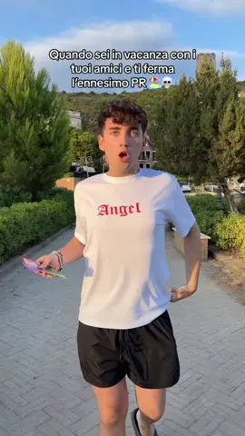 Basta, lasciateci in pace vi prego😩 Mandatelo ai vostri amici😂 Seguitemi per altri video🚨 ( 1G:alessandro.romanoo ) #amici #pr #discoteca #vacanza #risate #comico 