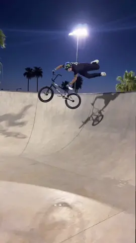 Crazy combo 😮‍💨💪 (IG: jeremymalott) #bmx #bmxclips #professional #bmxforever #bmxlife #athlete #foryoupage #viral #sports 