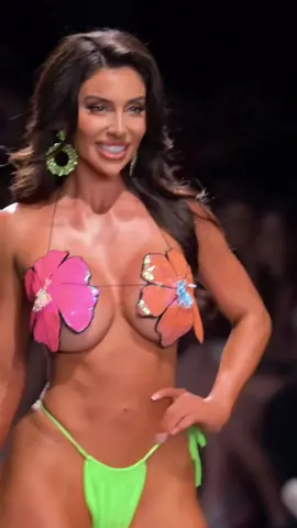 #mode #mannequin #bikini #fyp #loves #beauty #perfectgirl #perfectbody #omg #viral 