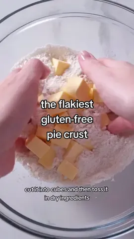 Replying to @twopinez the crunch says it all 🤤🤌 #piecrust #pastry #glutenfree #glutenfreetiktok #learnontikok #baketok #recipes 