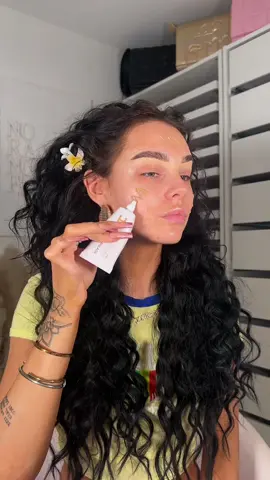 glass skin/holiday skin IN A BOTTLE?!?! #fyp #skintint #beauty #makeupreview 